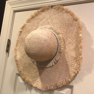Express NWT lightweight sun hat made of Rafia